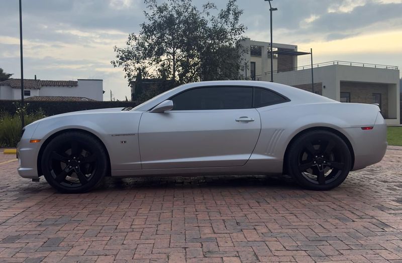 CHEVROLET CAMARO SS 2011 - imagen secundaria 2