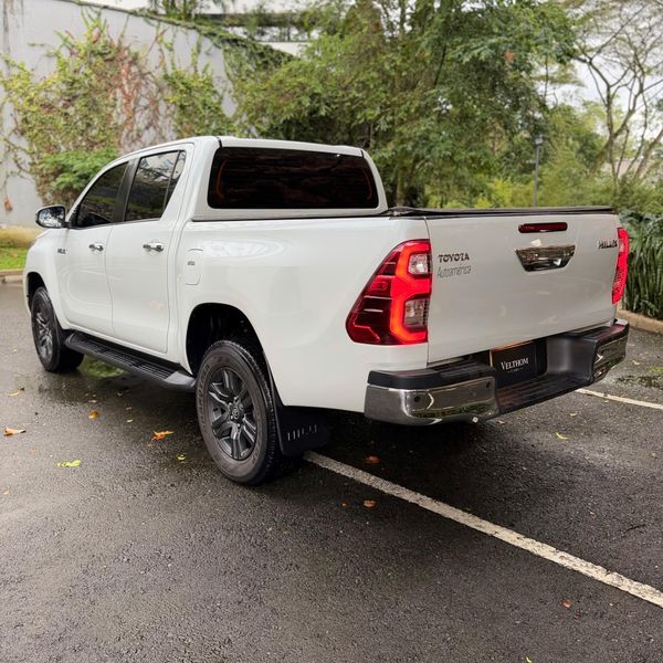 TOYOTA HILUX 2.4 - imagen secundaria 2