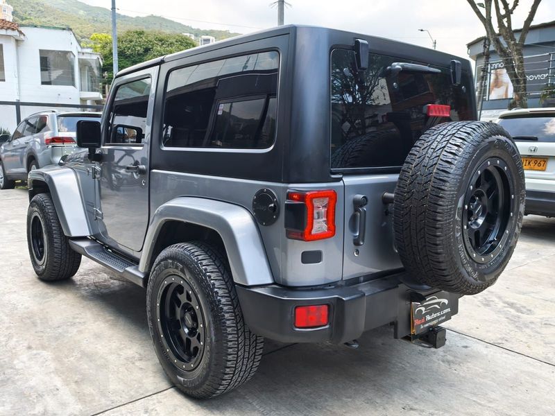 JEEP WRANGLER SPORT 3.6 AT 4X4 2018 descapotable - imagen secundaria 2