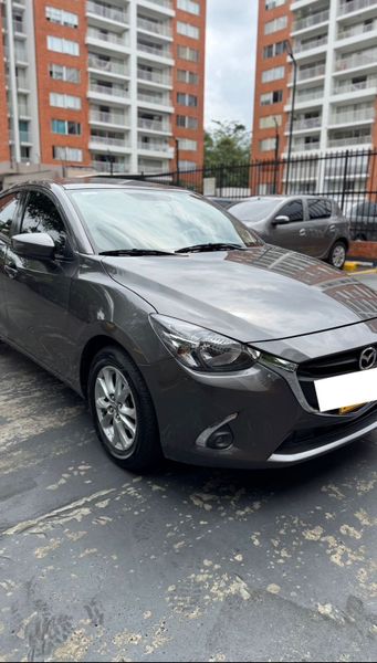 Mazda 2 sedan touring MT - imagen secundaria 2