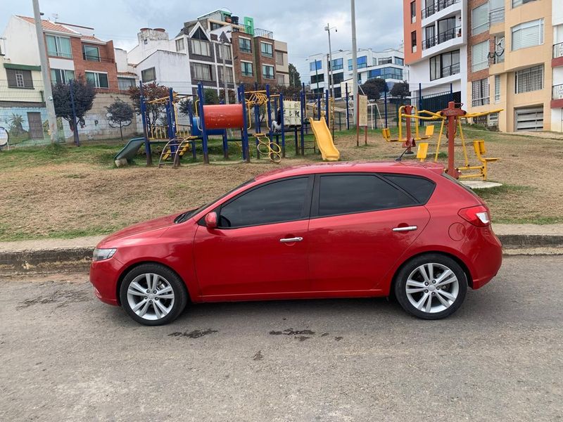Kia CERATO FORTE 1.6 Hb  sport Automatico - imagen secundaria 2