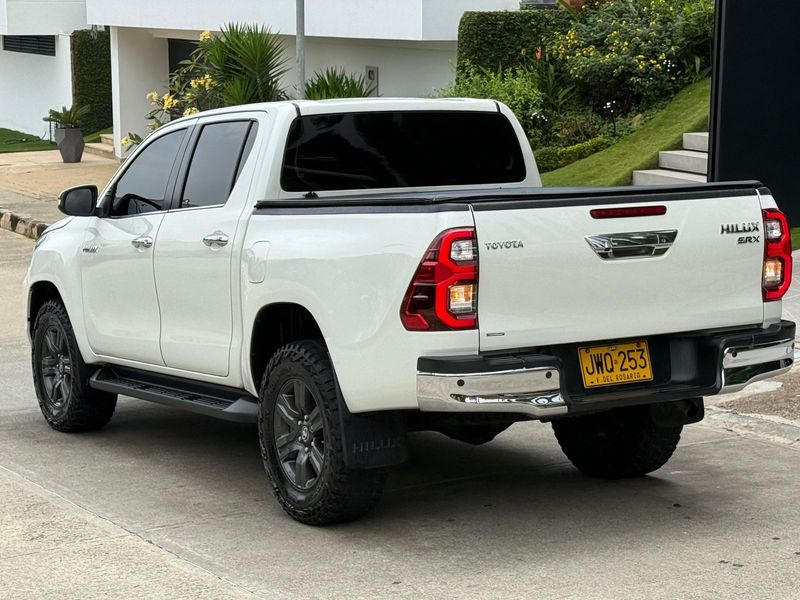 Toyota hilux SRX 2021 BLINDAJE 2 - imagen secundaria 2
