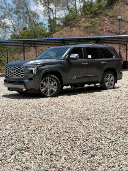 Toyota sequoia Edicion Capstone HIBRIDA iforce max 2026 - imagen 1