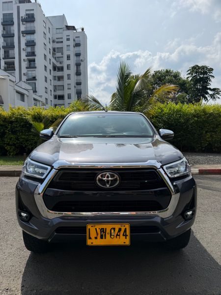 Toyota hilux SRX 2023 DIESEL - imagen secundaria 1