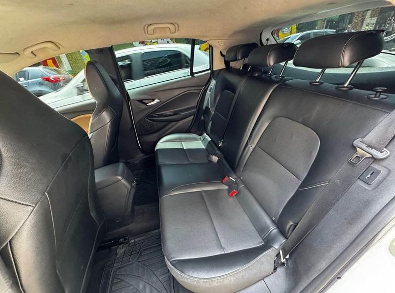 Chevrolet Onix Turbo Premier 2021 - imagen secundaria 2