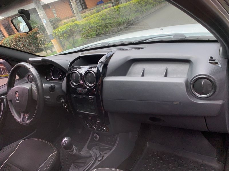 Renault Duster Oroch 2020 MT 4x4 - imagen secundaria 2