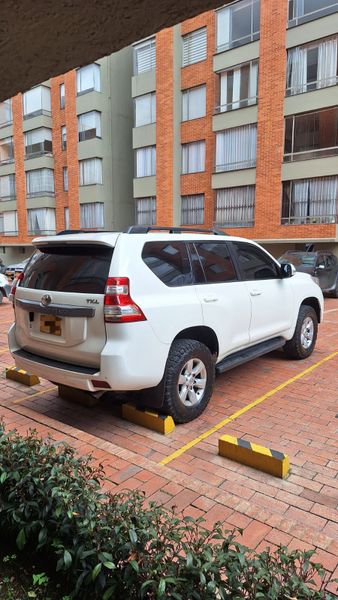 Toyota Land cruiser prado TXL 2015 poco km blindada - imagen secundaria 1