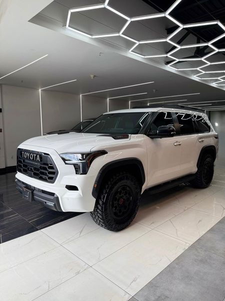 Vendo Toyota sequoia trd pro 2026 nueva 0KM - imagen secundaria 1