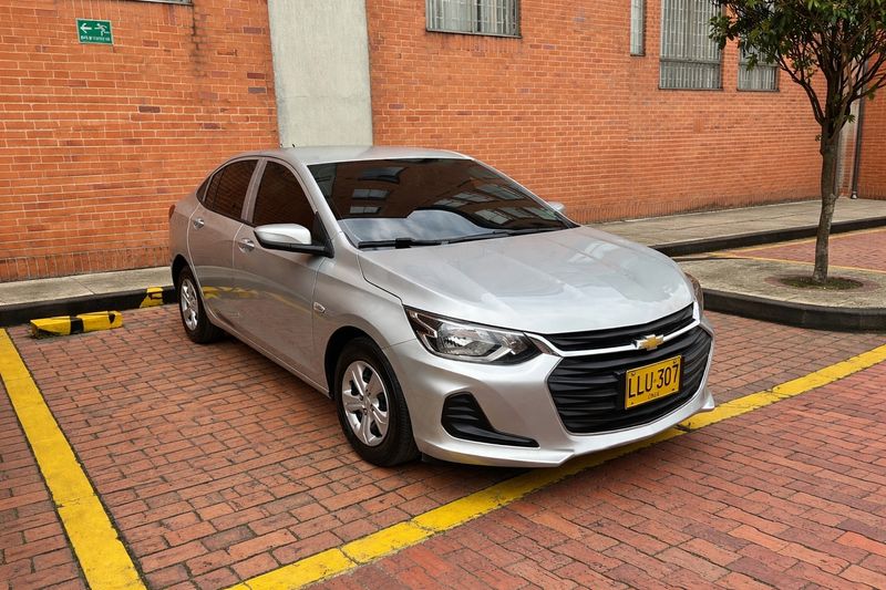 Chevrolet Onix 1.0T Lt - imagen secundaria 1