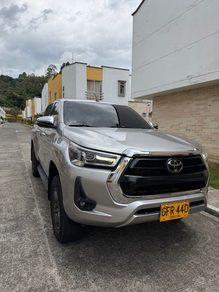 Toyota hilux 2.4 automática - imagen secundaria 1