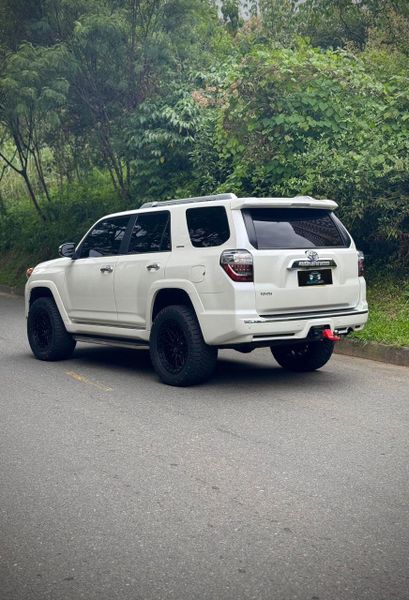 Toyota 4Runner Limited Blindada - imagen secundaria 2