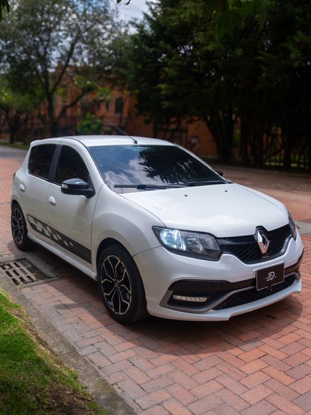 RENAULT SANDERO RS 2017 2.0 MT - imagen secundaria 2