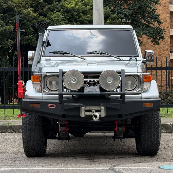 TOYOTA LAND CRUISER - imagen secundaria 1
