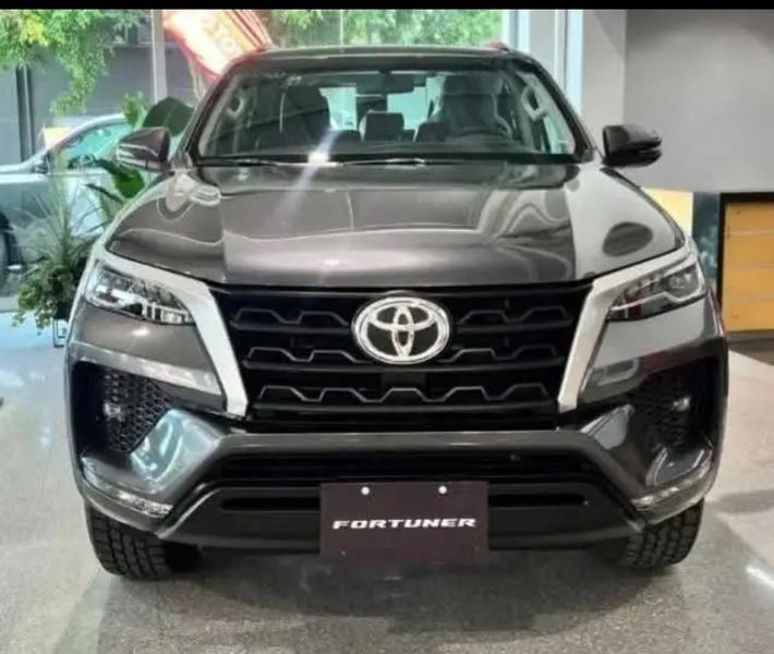 Toyota Fortuner SR 2026 - imagen secundaria