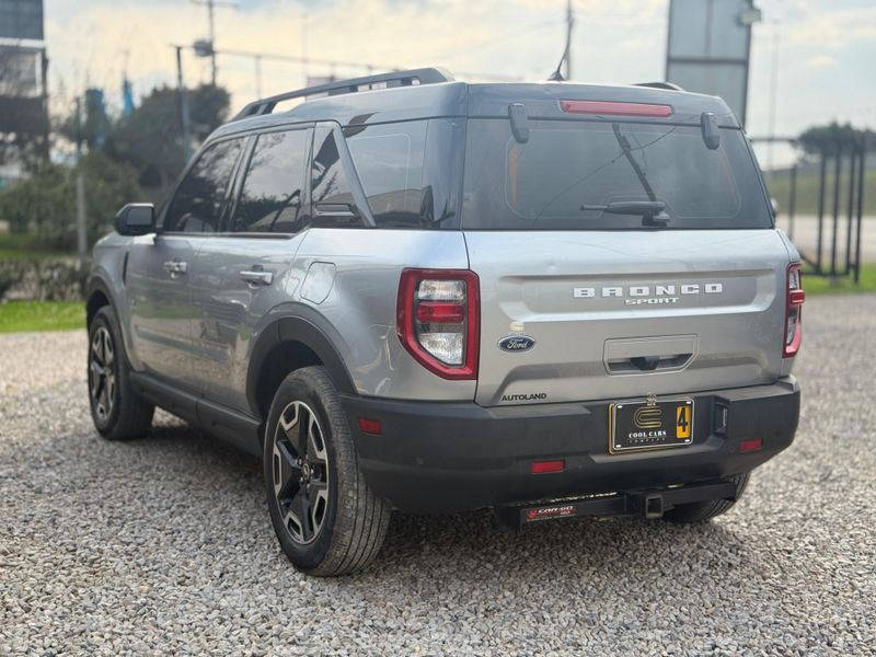 Ford Bronco Outer Banks 4x4 2023 - imagen secundaria 2