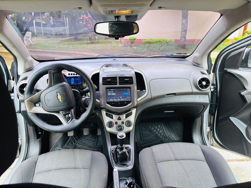 Chevrolet sonic ltz 2025 full - imagen secundaria 1