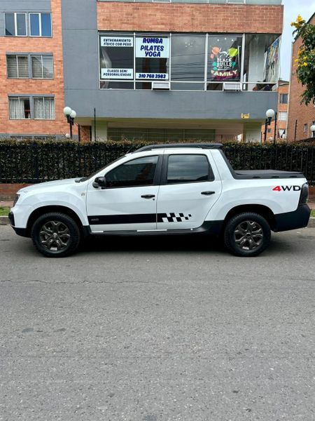 RENAULT DUSTER OROCH ZEN MT 1.3cc T 4X4 MOD 2023 - imagen secundaria 1
