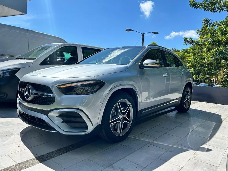 Mercedes Benz GLA 250 AMG Line 4MATIC Híbrido Modelo 2026 DEMO CAR TEST DRIVE A LA VENTA PRECIO IMPERDIBLE 1.400KM - imagen secundaria 1