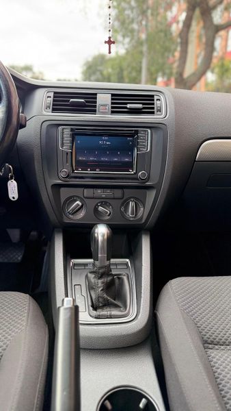 VOLKSWAGEN JETTA - imagen secundaria 1