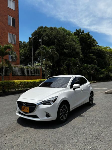 Mazda 2 Hatchback 1.5 mecánico versión Touring - imagen secundaria 1