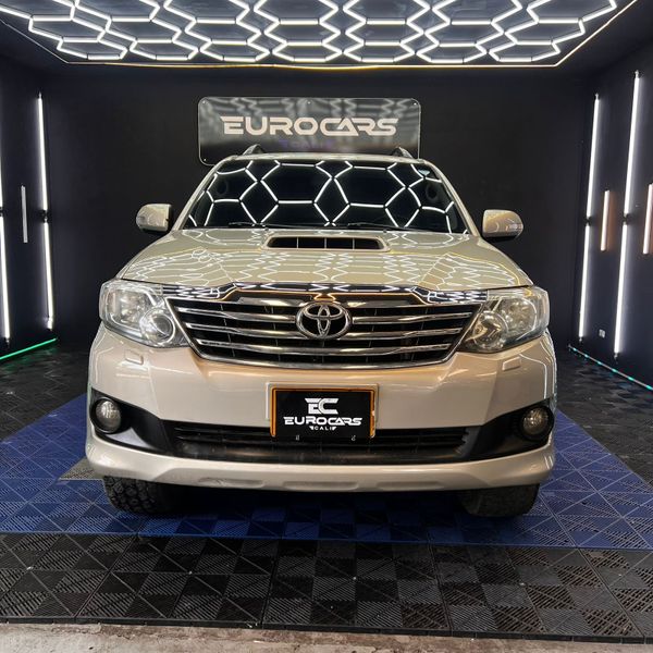 TOYOTA FORTUNER 3.0 DIESEL AUTOMATICA - imagen secundaria 2
