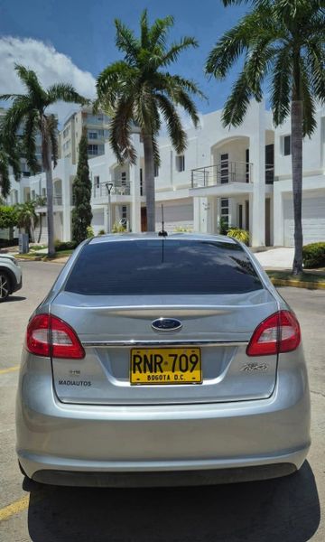 Ford fiesta SE modelo 2012 mecánico - imagen secundaria 1