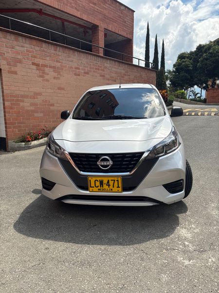 Nissan March automático 37.900 klm - imagen secundaria 1