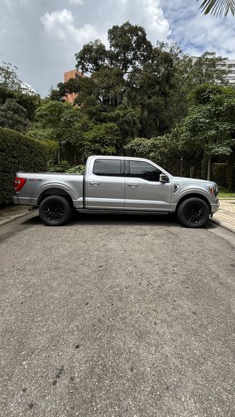 FORD F-150 SÚPER CREW PLATINUM HIBRIDA - imagen secundaria 2