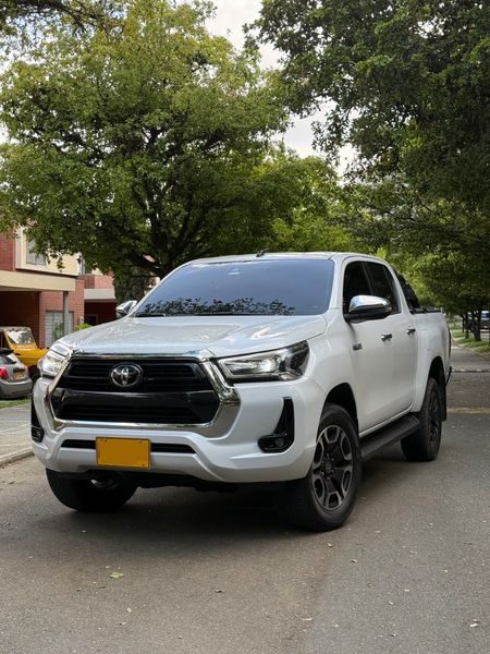 Toyota Hilux 2026 2.8 diesel SRX - imagen secundaria 1