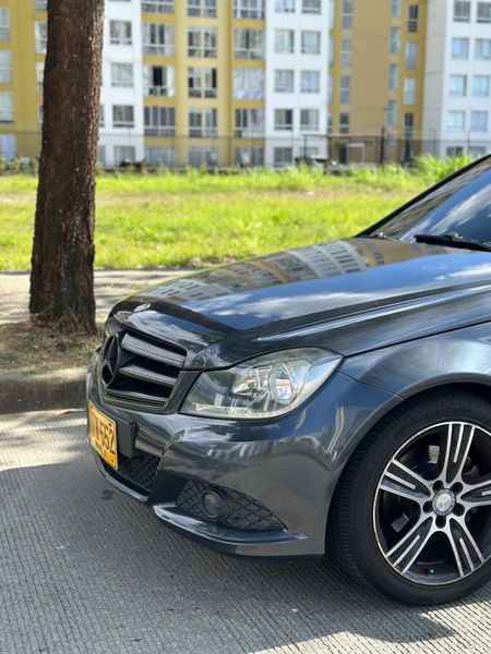 Mercedes Benz C180 CGI 2014 NEGOCIABLE - imagen secundaria 2