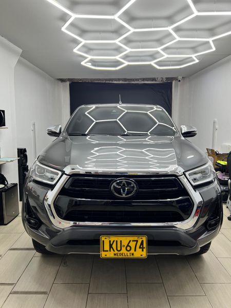 Toyota Hilux srx 2.8 diésel - imagen secundaria 1