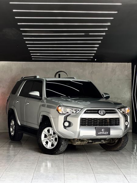 Toyota 4 Runner Sr5 - imagen secundaria 1