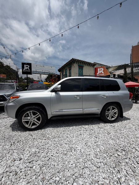 TOYOTA LC 200 2013 SAHARA - imagen secundaria 2