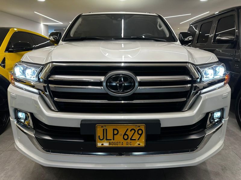 TOYOTA SAHARA LC200 EXECUTIVE LOUNGE - imagen secundaria 1
