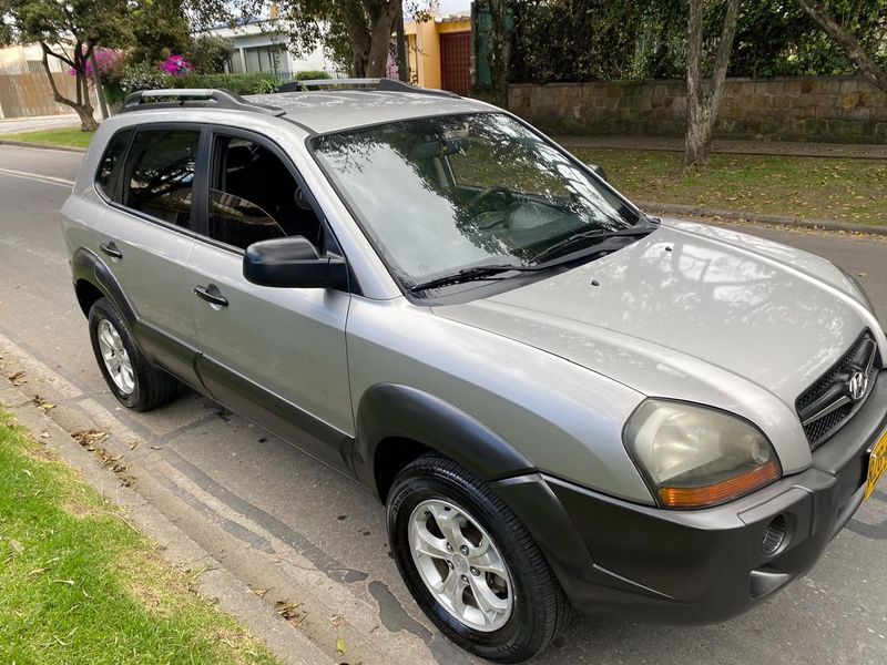 Hyundai Tucson 2.0 Gl 4x2 - imagen secundaria 2
