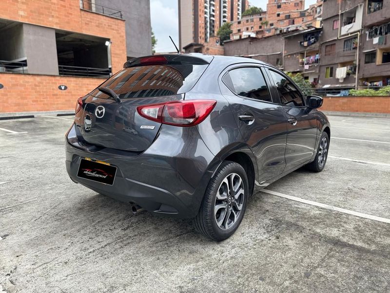 Mazda 2 touring - imagen secundaria 2