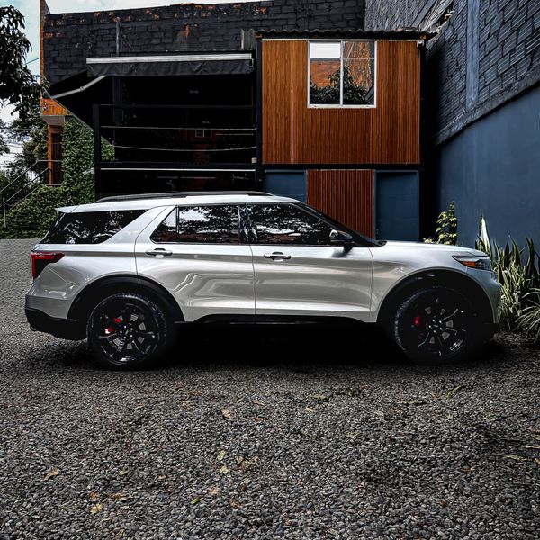 Ford Explorer ST B2 2023 - imagen secundaria 1