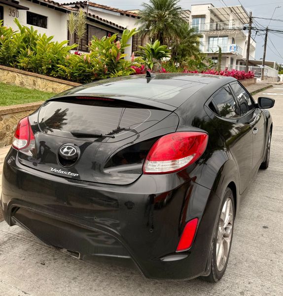 HYUNDAI VELOSTER 2013   126.000 Km - imagen secundaria 1