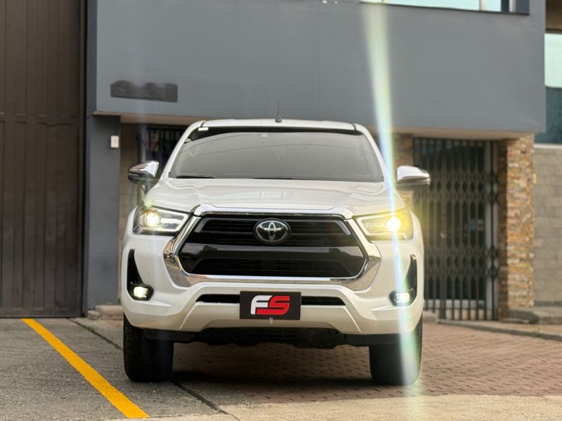TOYOTA HILUX SRX 2023 - imagen secundaria 2
