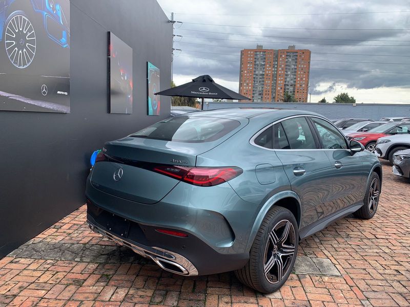 GLC 300 COUPE AMG LINE 4MATIC COLOR ESPECIAL PLATA VERDE 2027 - imagen secundaria 2