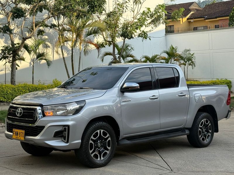 Toyota Hilux Diesel 2.4 - imagen secundaria 1