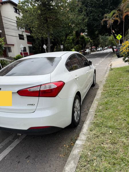 Kia Cerato pro automático 2015 - imagen secundaria 2
