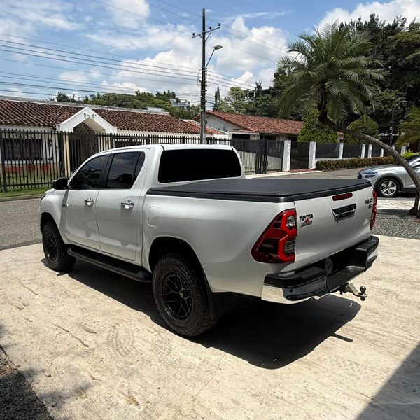 Toyota Hilux SRX 2023 Blindada - imagen secundaria 2