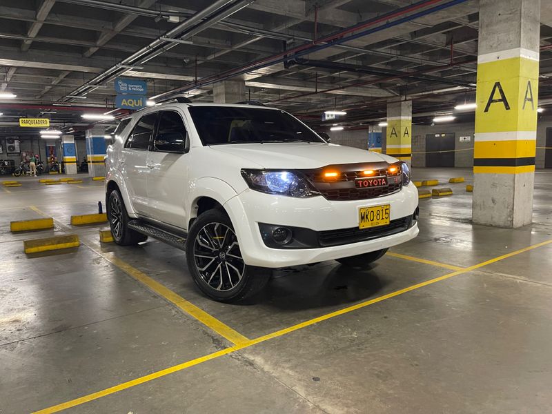 Toyota Fortuner 2.7 4x2 2013 - imagen secundaria 1