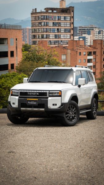 Toyota land cruiser 250 gasolina Prado Txl 2025 - imagen secundaria 1