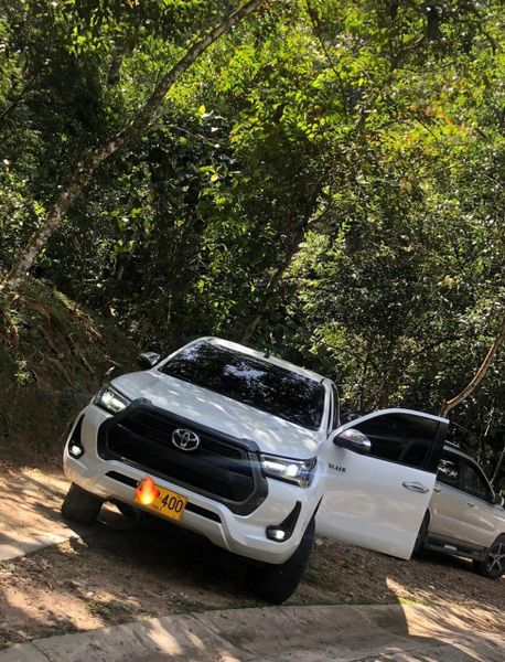 Toyota hilux 2.4  AT - imagen secundaria 1