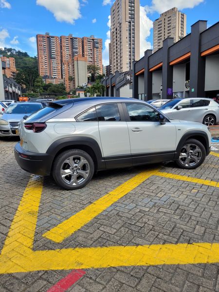 Mazda Mx30 - imagen secundaria 1