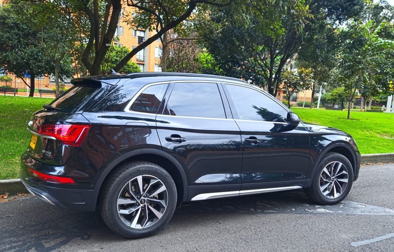 Audi Q5 2.0 HIBRIDA 249HP Full Equipo - imagen secundaria 1