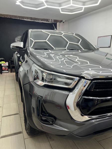 Toyota Hilux srx 2.8 diésel - imagen secundaria 2