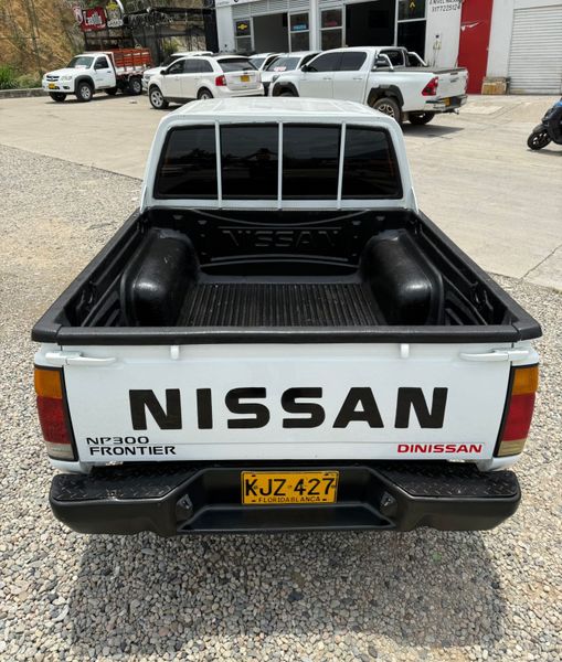 Nissan Frontier 2011 - imagen secundaria 2